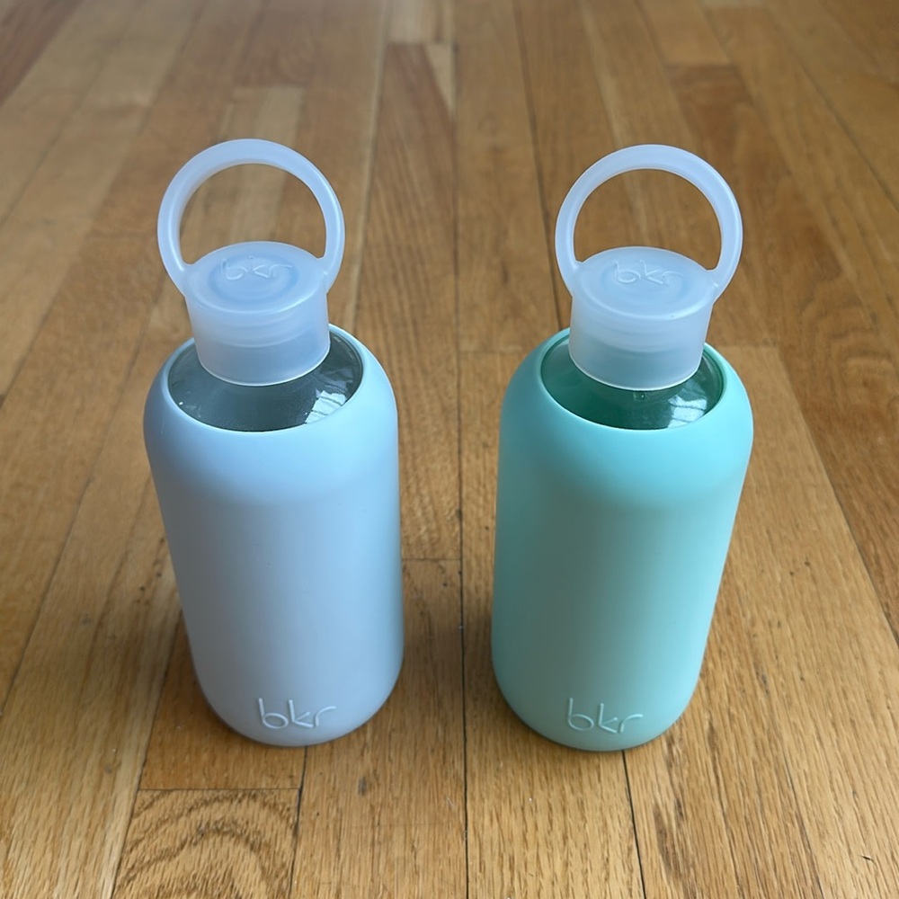 Set of 2 blue bkr glass water bottles 500 mL like new!